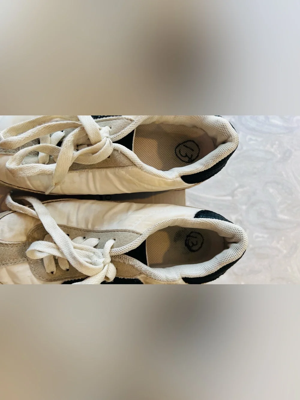 DT White & Black Retro Runner  boys Sneakers size 13